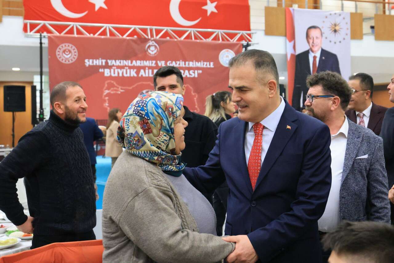 Muğla Valisi Dr. İdris Akbıyık Şehit Yakınları ve Gazilerle İftarda Bir Araya Geldi. 6